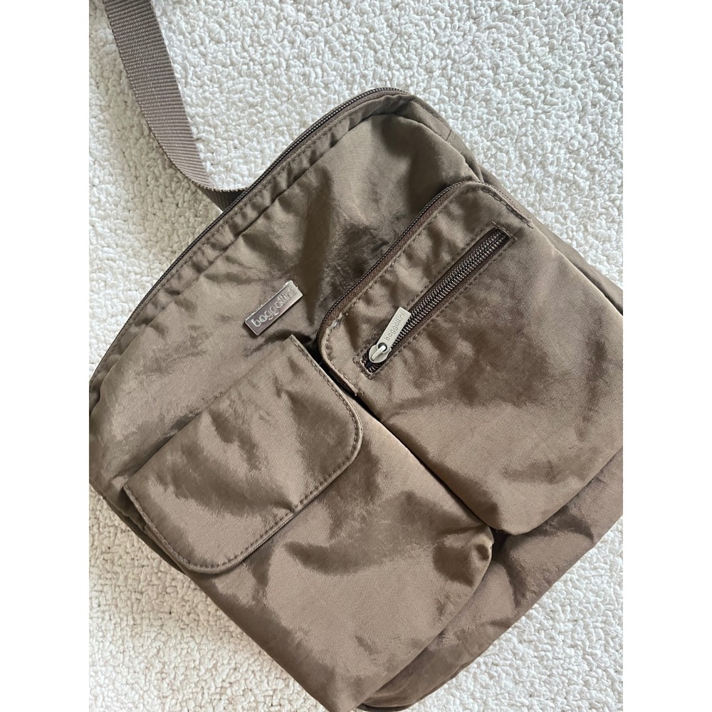 Baggallini green Nylon Crossbody Travel Bag Functional  Neutral Multi-Pocket - Picture 2 of 12